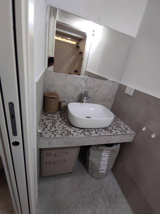 Duomo Porta Venezia Mini Loft Con Wifi E Netflix Apartamento Milão Exterior foto